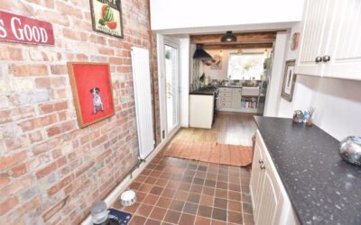 40 RAVENHILL CRESCENT, MORETON